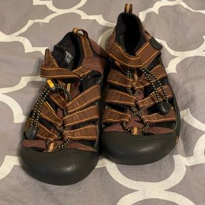 Keen water sandals shoes 4 brown Never worn